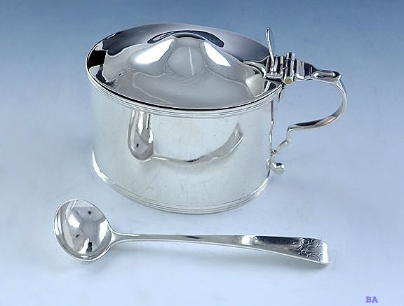 1789 ENGLISH GEORGIAN STERLING SILVER SHELL MUSTARD POT  