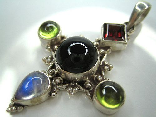 7CT VINTAGE GENUINE GARNET ONYX STERLING STERLING CROSS PENDANT  