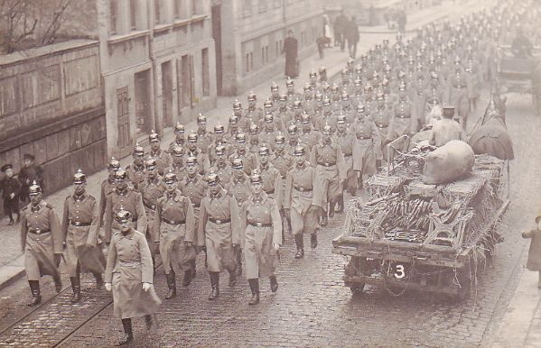 1911 PHOTO of GERMAN ARMY SOLDIERS wearing SPIKE HELMET  