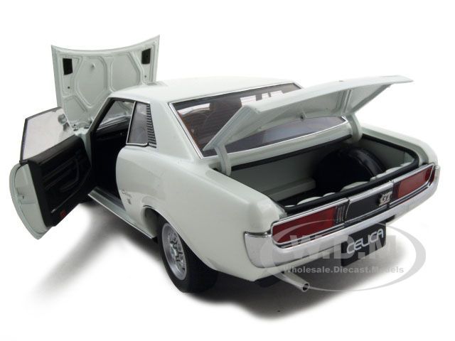 TOYOTA CELICA 1600GT (TA122) WHITE 118 AUTOART  