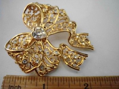 VINTAGE SMITHSONIAN AVON 1977 OPENWORK BOW PIN CRYSTALS