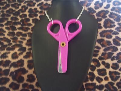 PINK SCISSOR NECKLACETHEY REALLY CUT KITSCH  