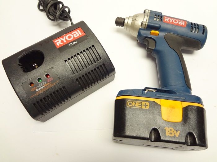 RYOBI P231 18V IMPACT DRIVER W/ BATTERY + CHARGER  