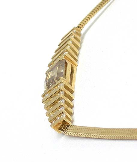 LOVELY 18k GOLD 2.5ct KITE DIAMOND 1ct ACCENTS NECKLACE  