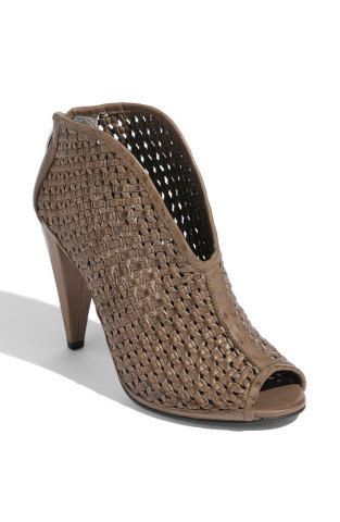 NIB Vince Camuto Amelia Leather Woven Peep Toe  