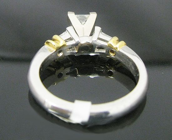 18k Multi Tone Gold Ring w/ 1.0ct Center Stone Diamond  