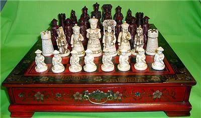 RARE EXQUISITE CHESS SET WITH ROSE WOOD BOX 32 PIECES  