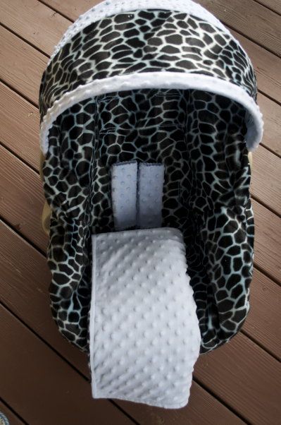   INFANT CAR SEAT COVER & BLANKET GIRAFFE Black/Blue FITS MOST CAR SEAT