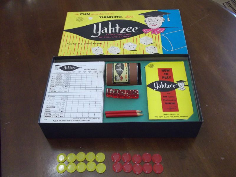 VINTAGE 1956 YAHTZEE DICE GAME E.S LOWE 5 BAKELITE DICE  