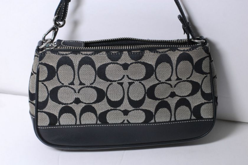 COACH GENUINE,CUTE LEATHER BAG IN EXCELLENT CONDITIONS  