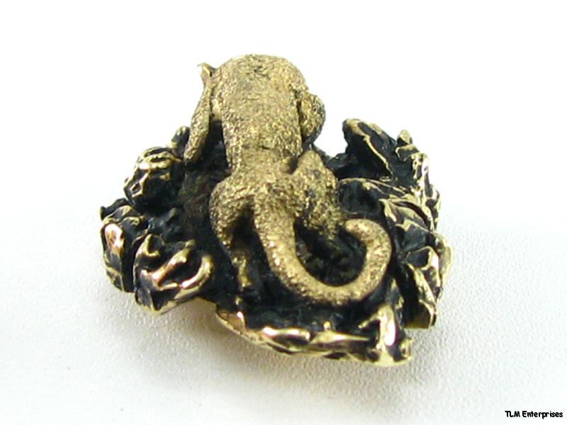 This pin measures 1 (25.5mm) wide, 23/32 (18.5mm) tall, has a 