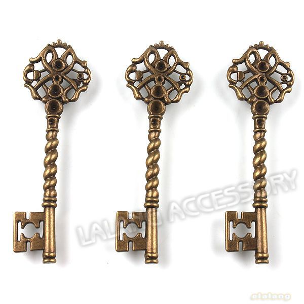   Antique Bronze Hollow Out Key Pendants Vintage Charm Wholesale 141057