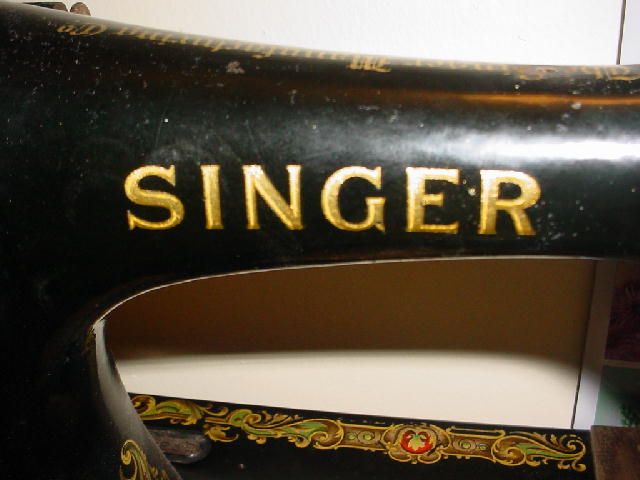 Vintage Singer Sewing Machine Model 128 (Gorgeous La Vincendora Decals 