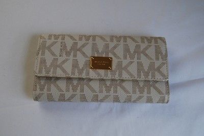 148 Michael Kors Giftable Checkbook Wallet Vanilla  